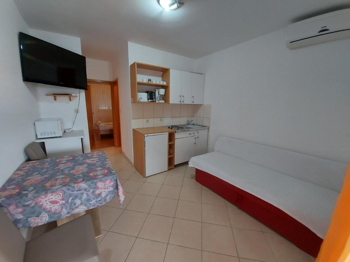 Apartment Pezic Krk Town Exteriör bild