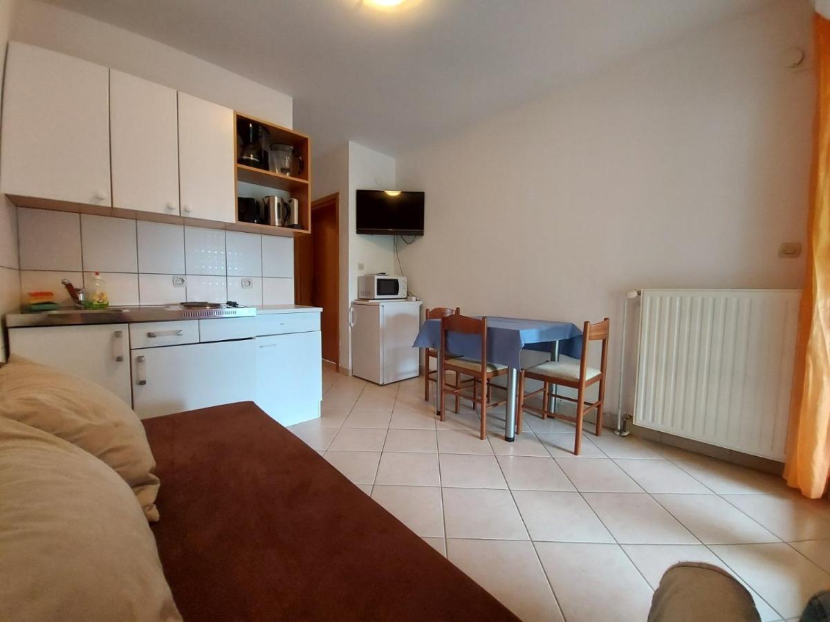 Apartment Pezic Krk Town Exteriör bild