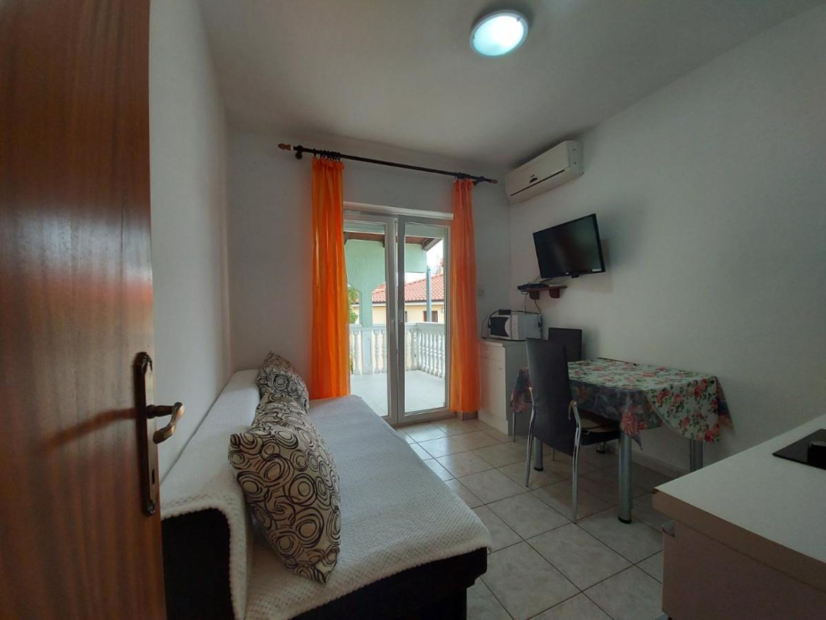 Apartment Pezic Krk Town Exteriör bild